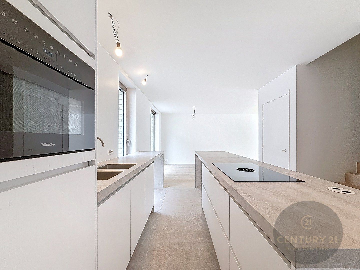 LUXUEUS tot in de detail afgewerkte nieuwbouw woning! foto {{pictureIndex}}