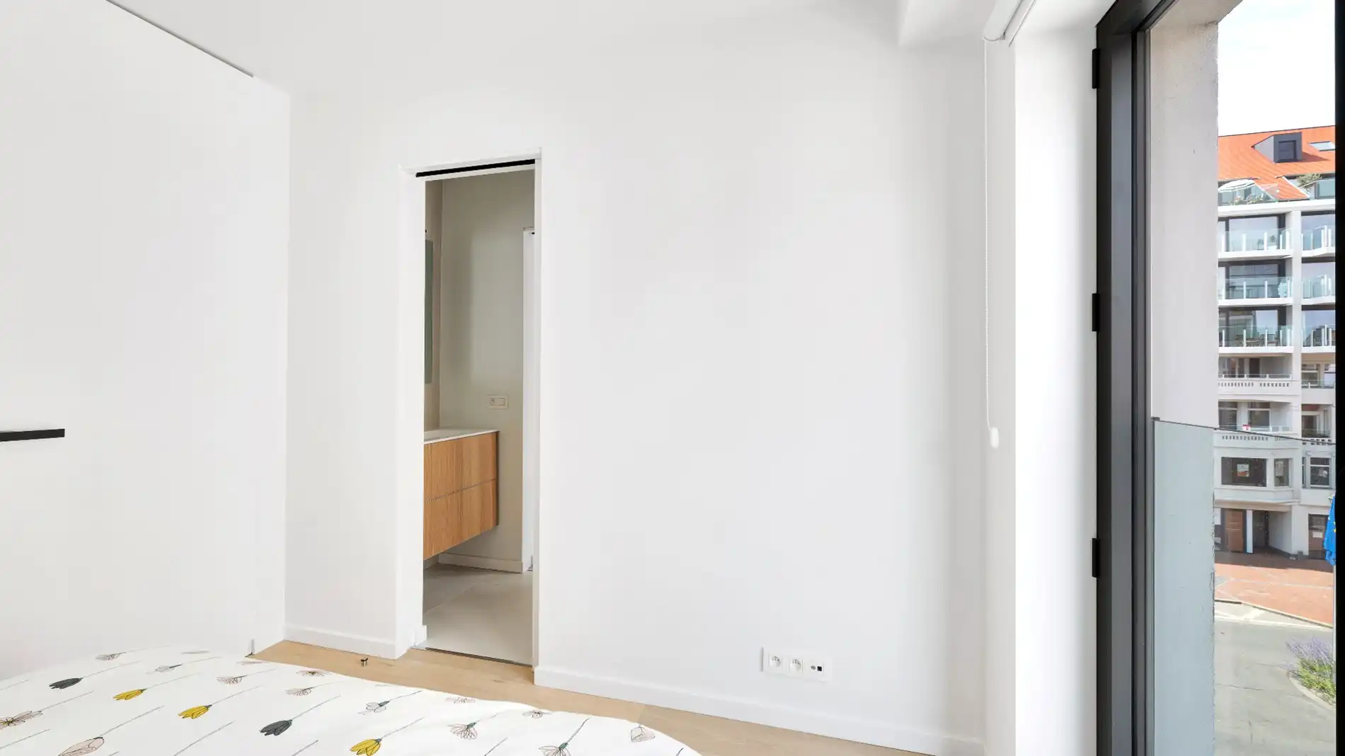 Mooi gerenoveerd, zuidwest georiënteerd HOEKappartement centraal gelegen op de Lippenslaan te Knokke. foto 22