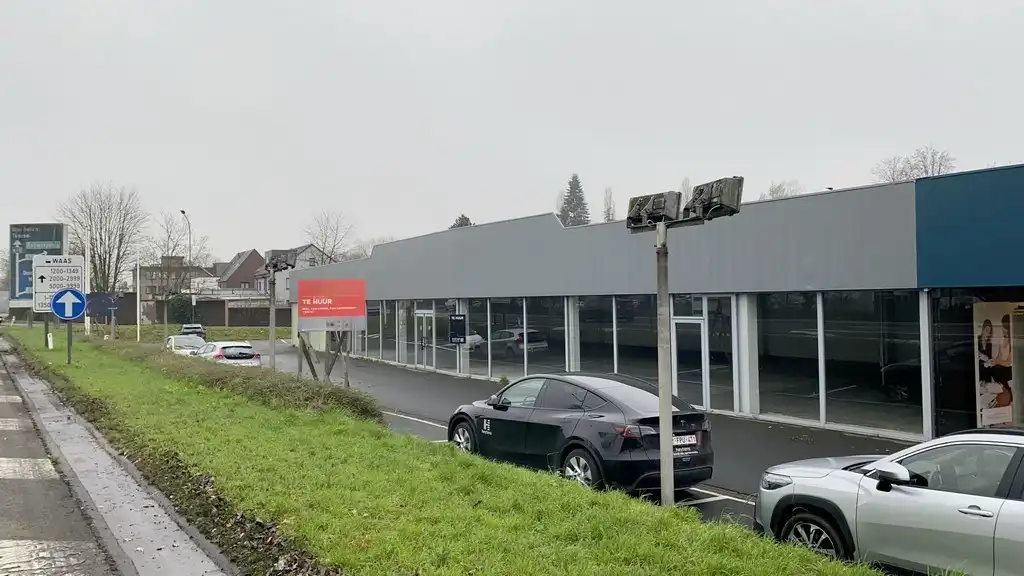 Baanwinkel te huur in de Puitvoetstraat in Sint-Niklaas foto 12
