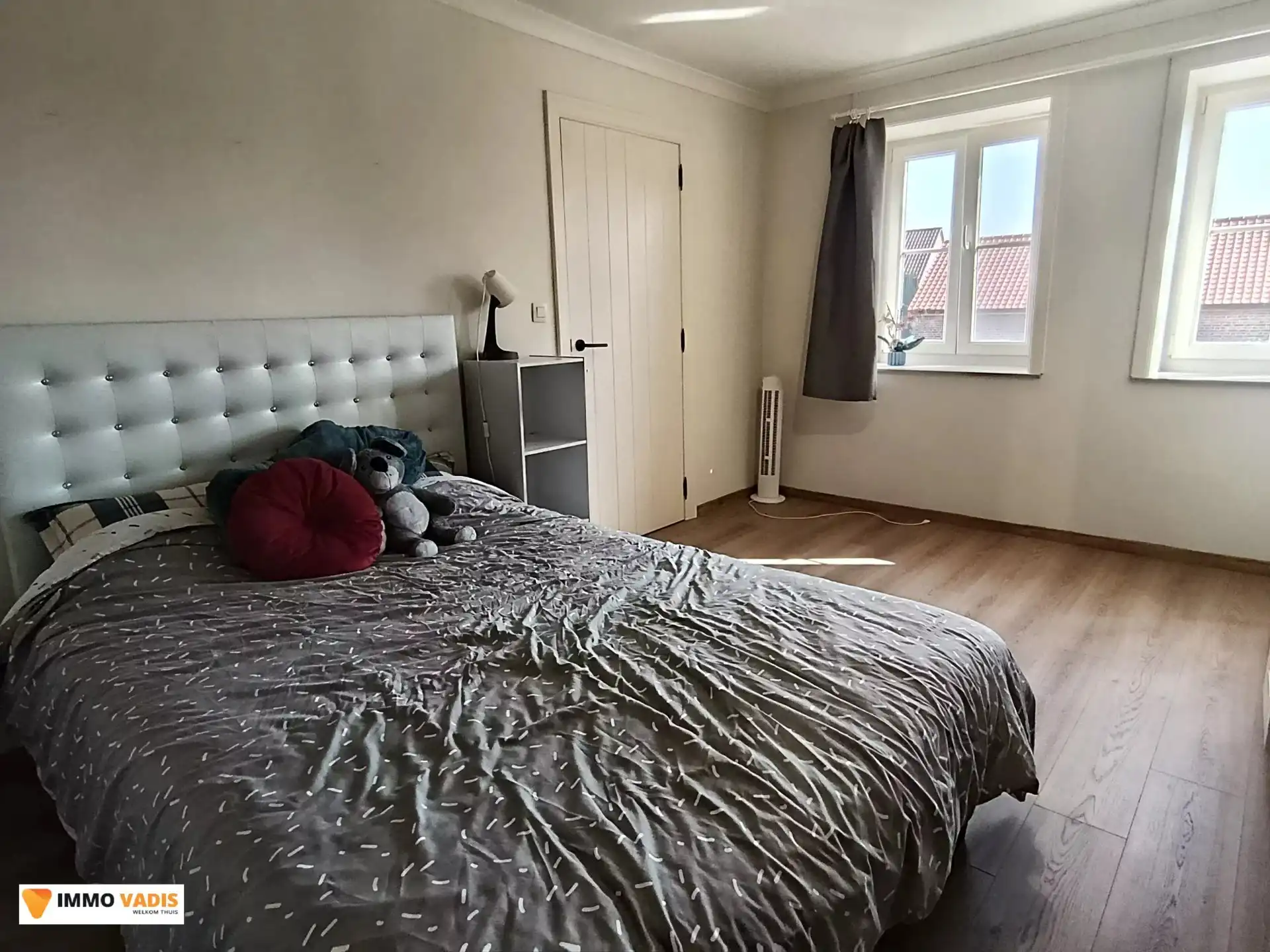 Gezinswoning met 4 slaapkamers, 2 garages, terras en tuin foto 15