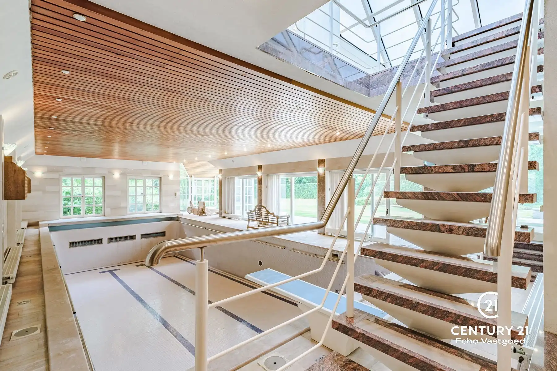 Ruime villa met kantoor, binnenzwembad, mooie tuin op 3172m² foto 31