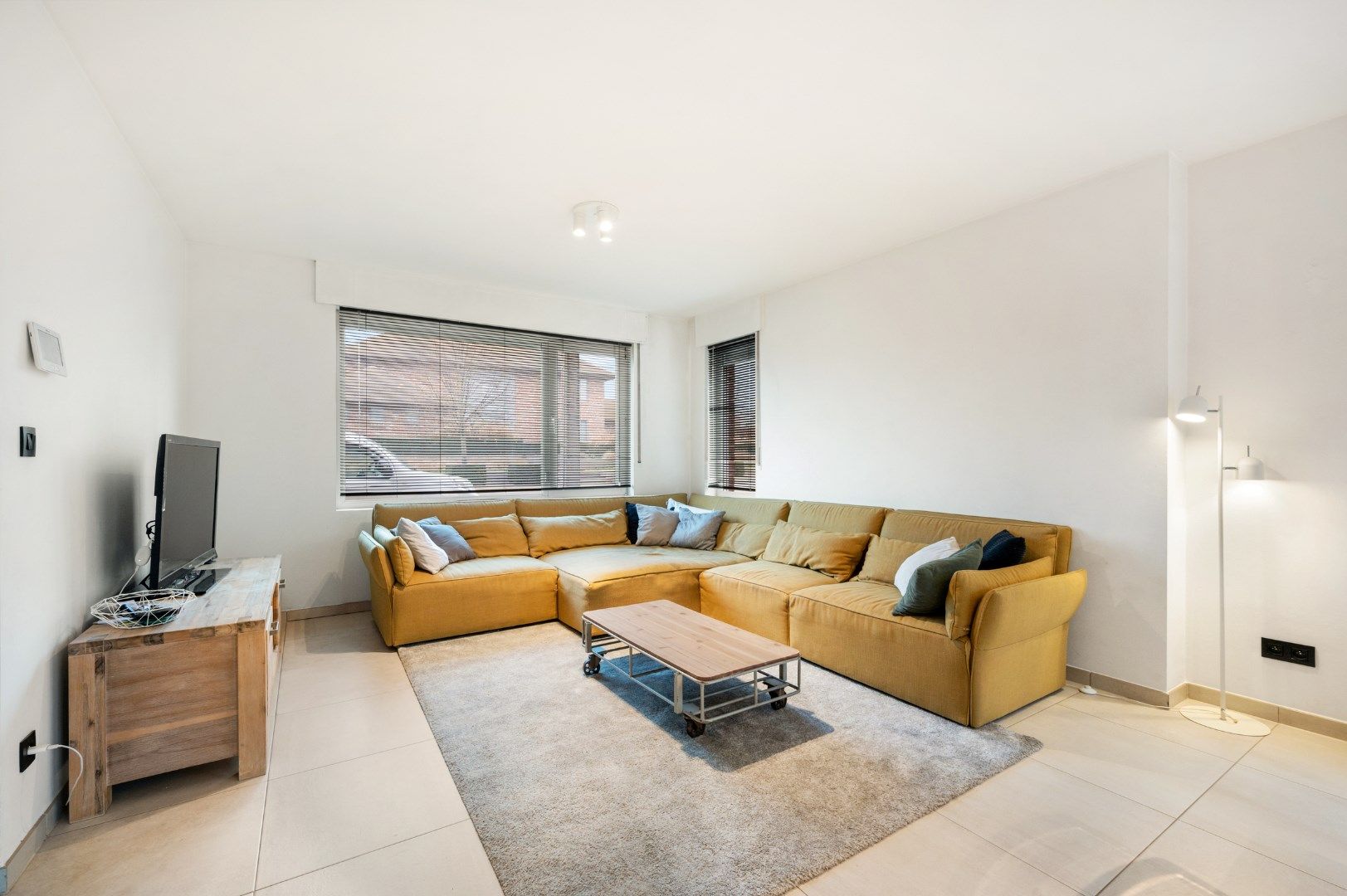 GOED ONDERHOUDEN HOB MET 3SLPKS, 2 BADKAMERS EN PRACHTIGE UITGESTREKTE TUIN foto 5