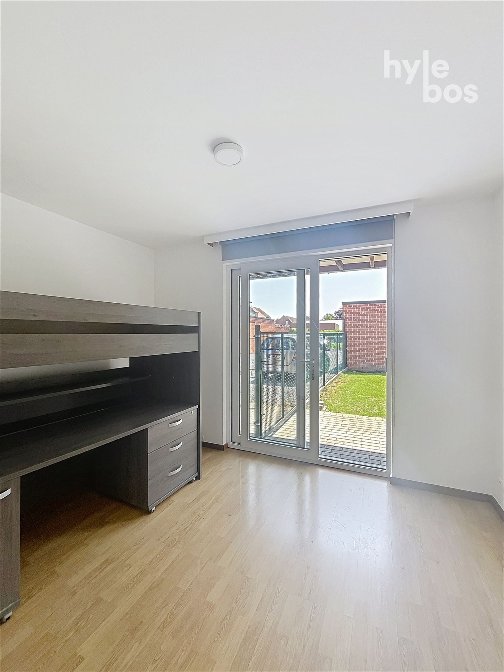 Gelijkvloers 3 slaapkamer appartement met tuin en garage foto 11