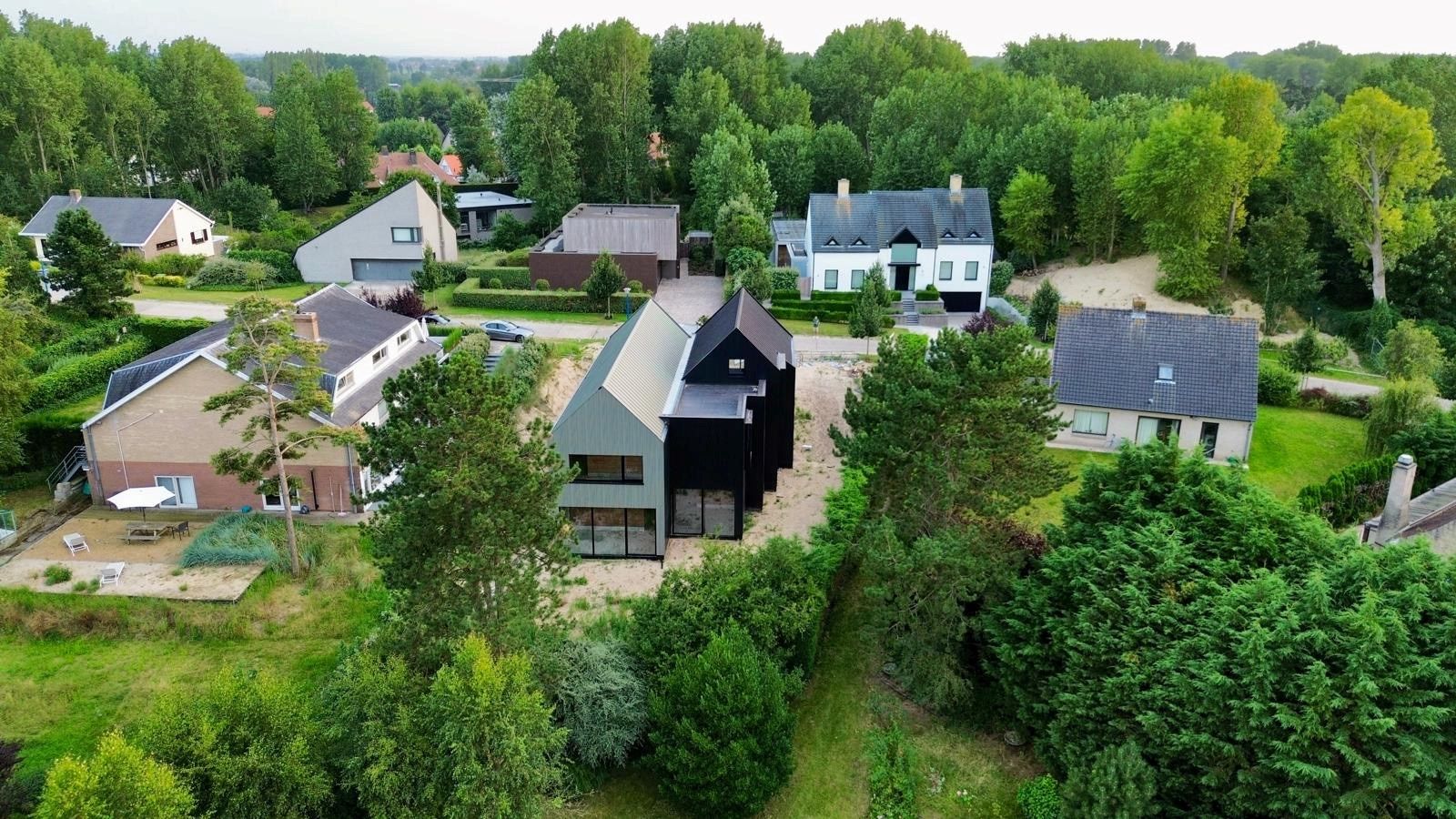 Exclusieve nieuwbouwvilla residentieel gelegen te Koksijde Sint-Idesbald.  foto 2