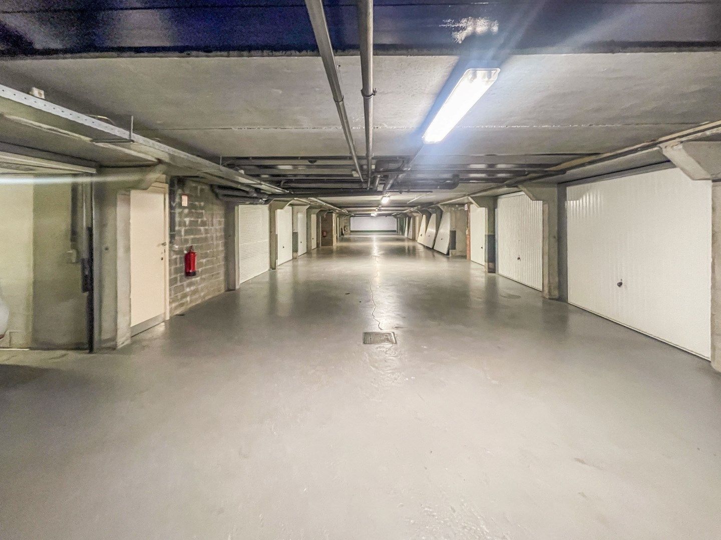 GERIEFELIJK APPARTEMENT MET GARAGEBOX & KELDER ! foto 16