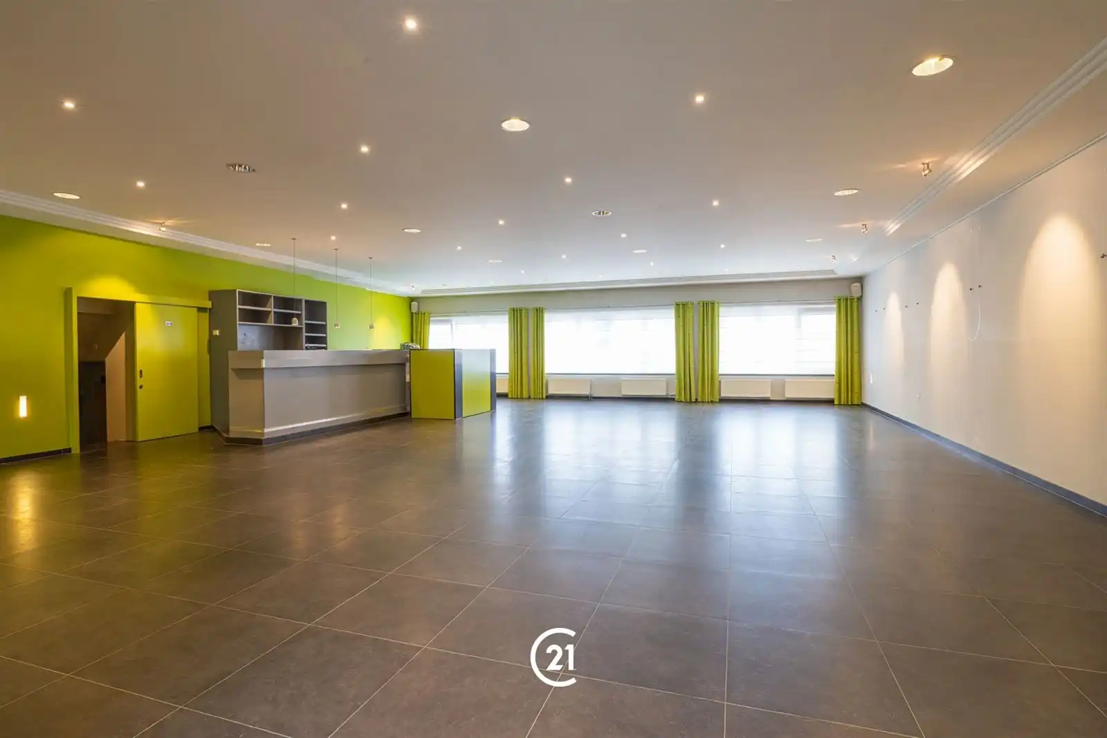 Unieke polyvalente eigendom met woonst in Strijpen! foto 11