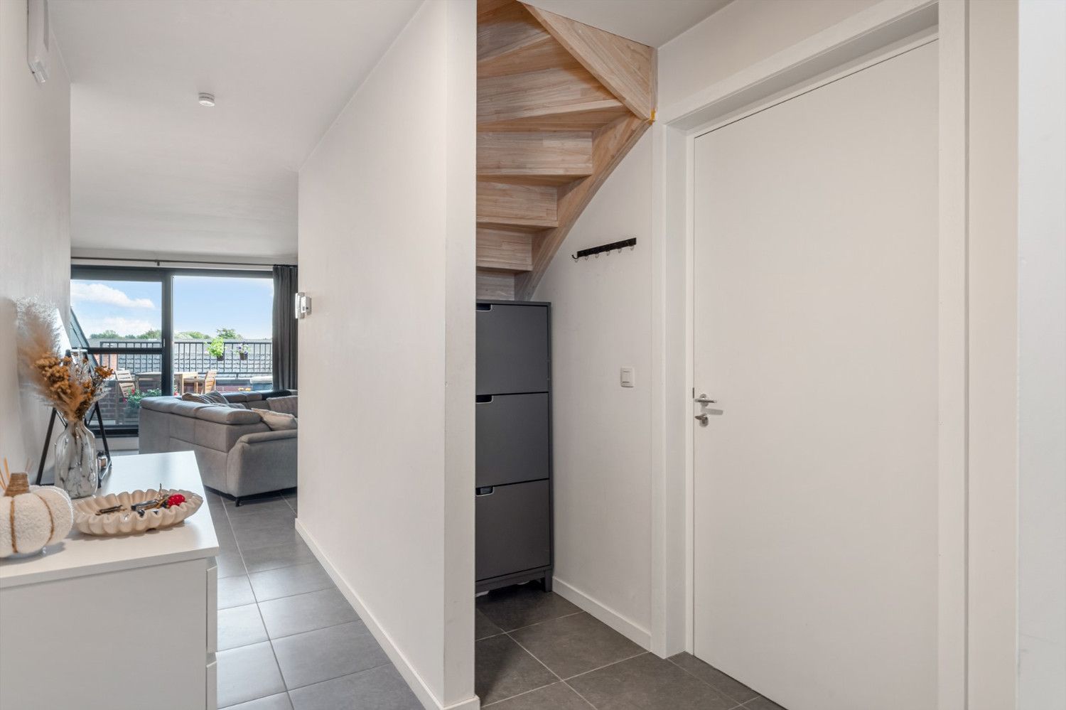 Modern en licht Duplexappartement met 3 slk berging en autostpl foto 18