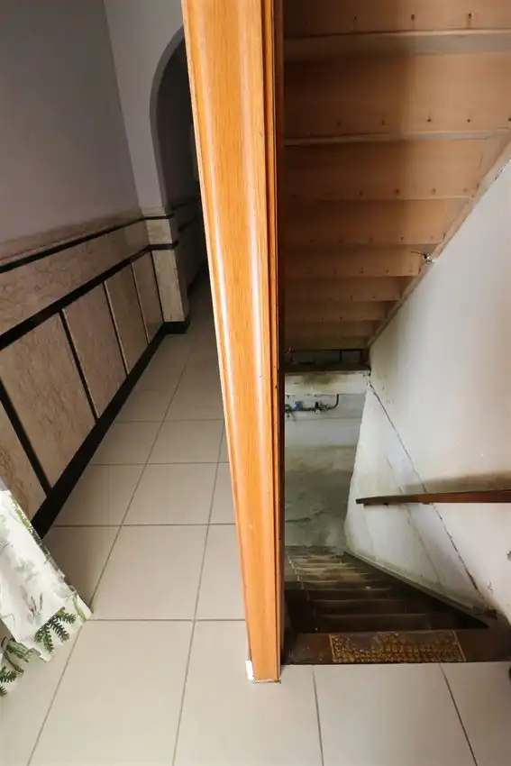 Ruime woning met drie slaapkamers en gezellige koer foto 31