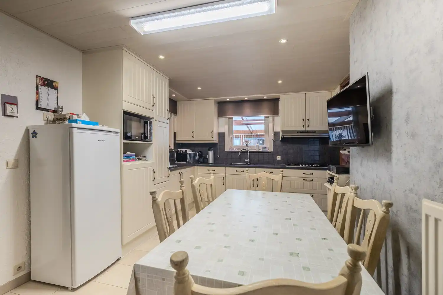 Charmante woning met drie slaapkamers, veranda en losstaande garage in Gellik (Lanaken) foto 10