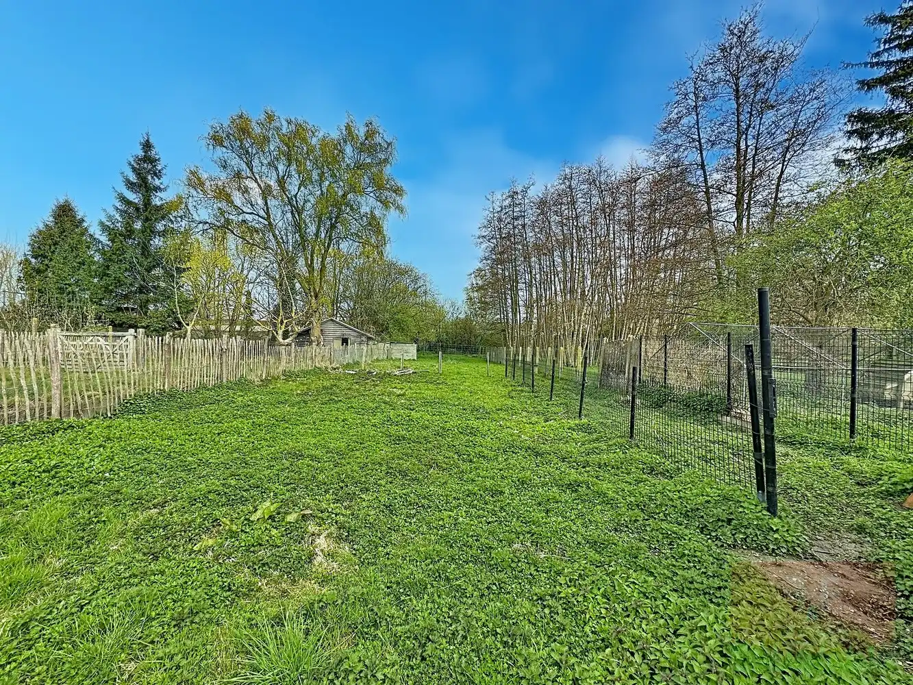 Instapklare hedendaagse gezinswoning met garage, opslagruimte en grote tuin foto 29