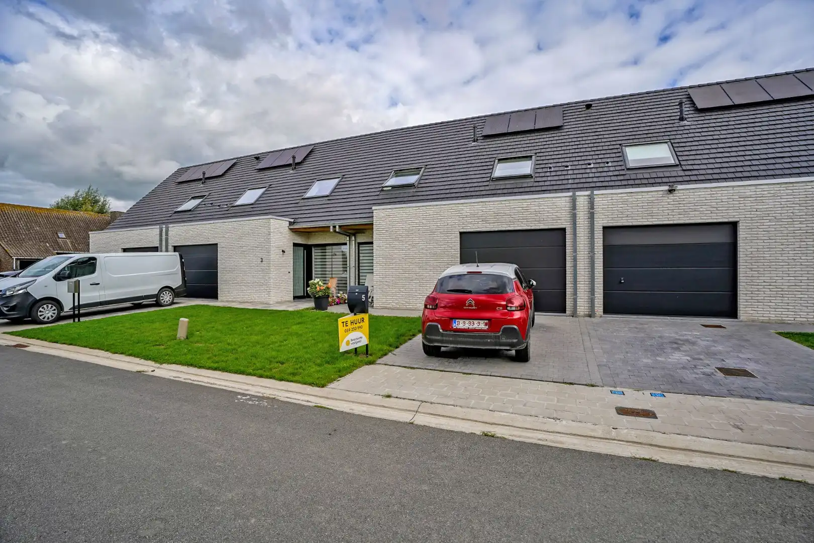 Ruime energiezuinige nieuwbouwwoning (2024) met inpandige garage op 193m² gelegen te Houthulst. foto 2
