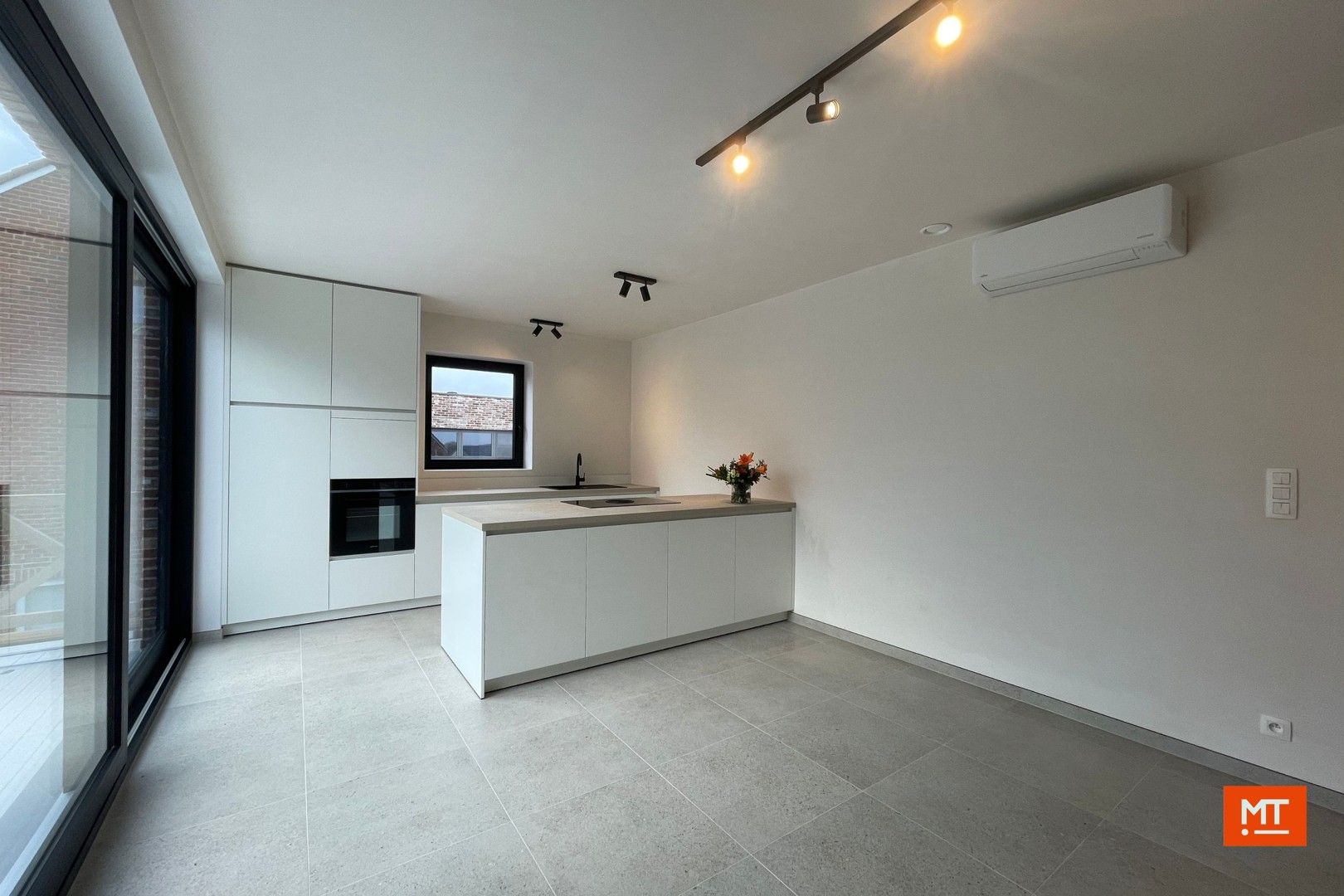 Nieuwbouwappartement te huur met 2 slaapkamers en garage foto 4