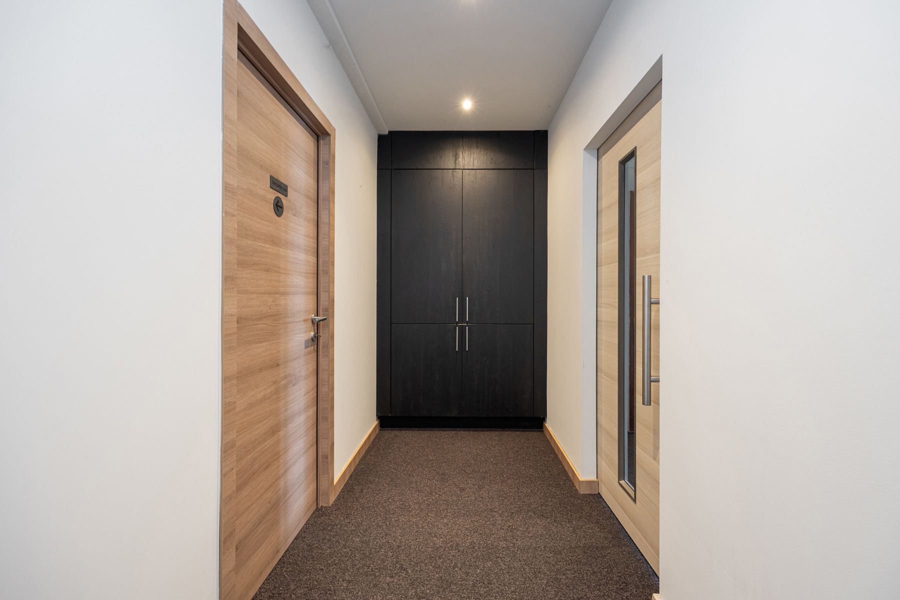 Kantoorgebouw met 2 garages en gunstig EPC nabij Antwerpen centrum en Antwerpse haven! foto 7