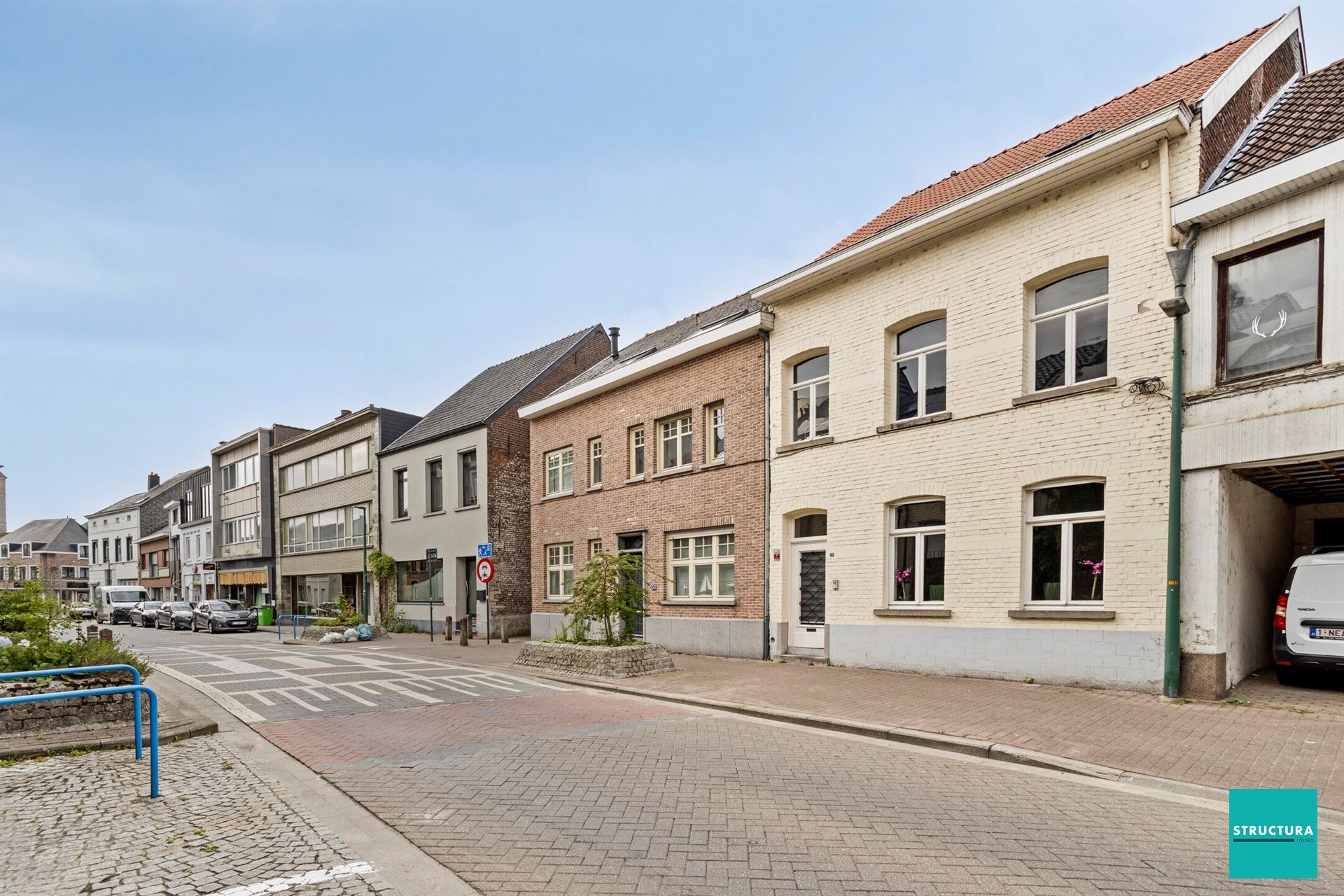 Instapklare rijwoning met stadskoer in hartje Merchtem foto 2