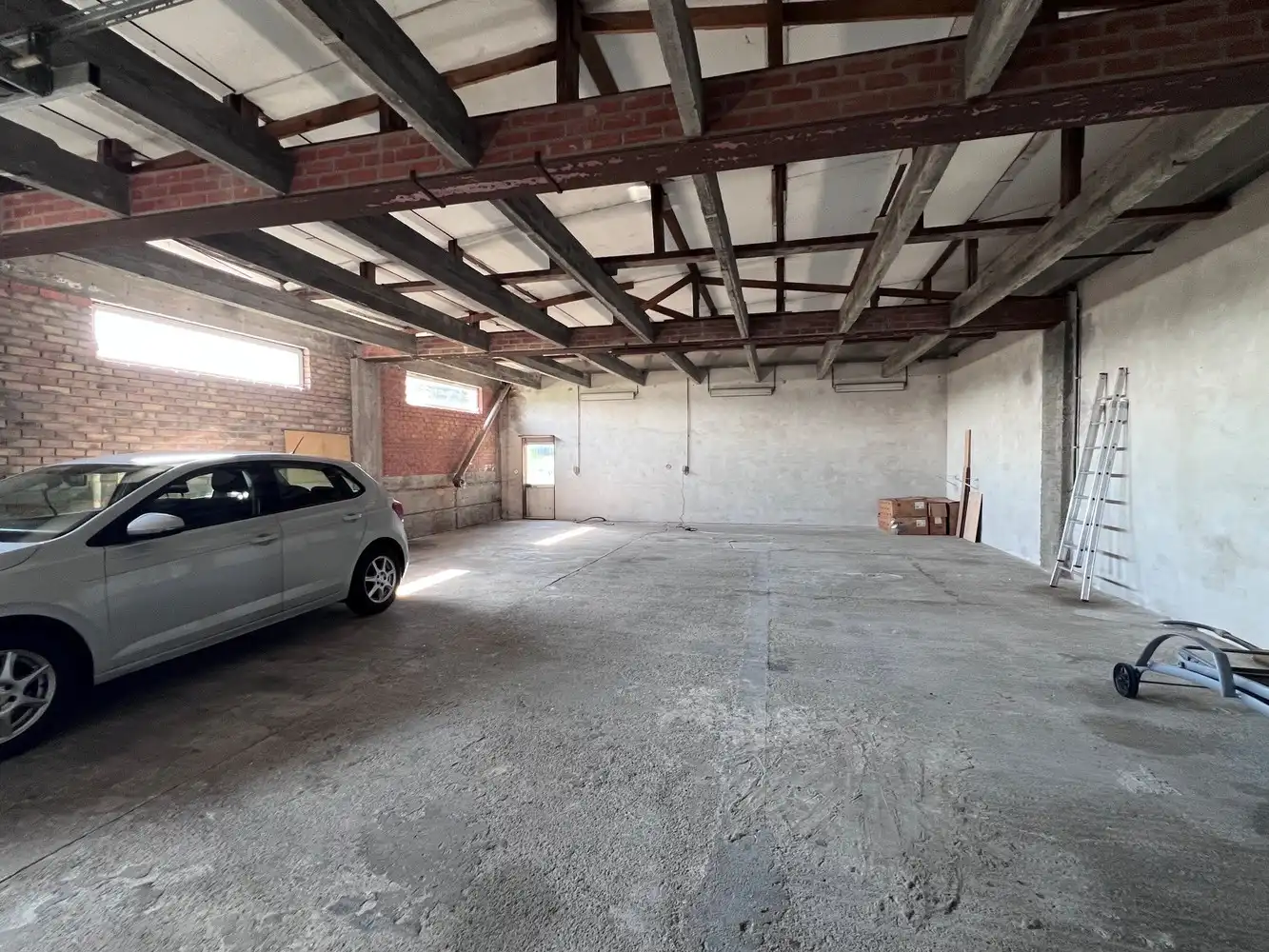 Instapklare woning met 4 slaapkamers, dubbele garage en loods foto 16