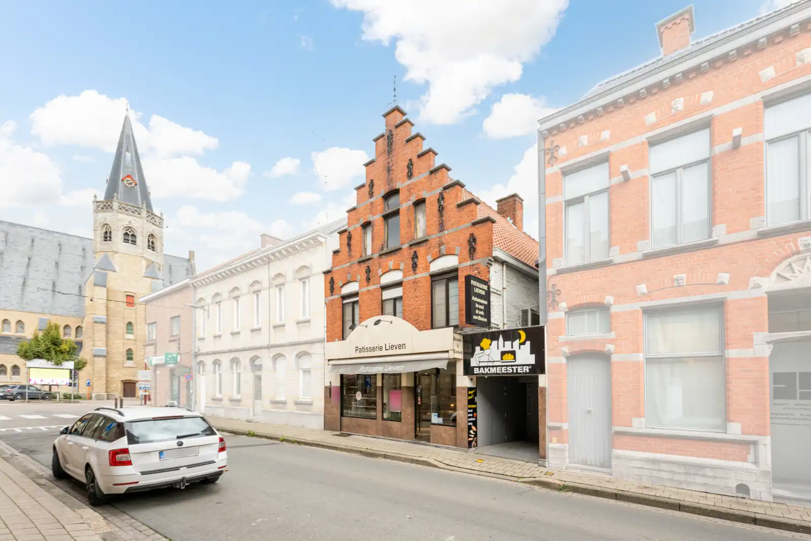 Hoofdfoto van de publicatie: Woning (4slpk) met winkel en atelier!