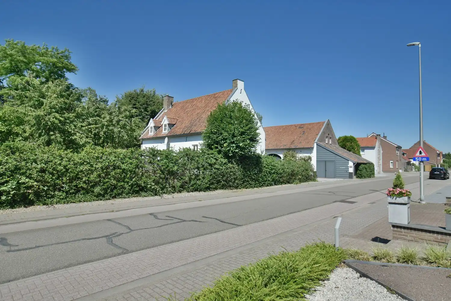 Karaktervolle hoeve met schuur, binnenkoer en prachtige tuin vlakbij Maastricht foto 7