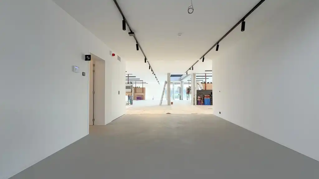 Nieuwbouw kantoorgelijkvloers te huur aan N70 in Lochristi foto 3