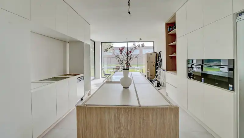 Ruime luxe nieuwbouwvilla van 368m² op 6 are 36 ca foto 6