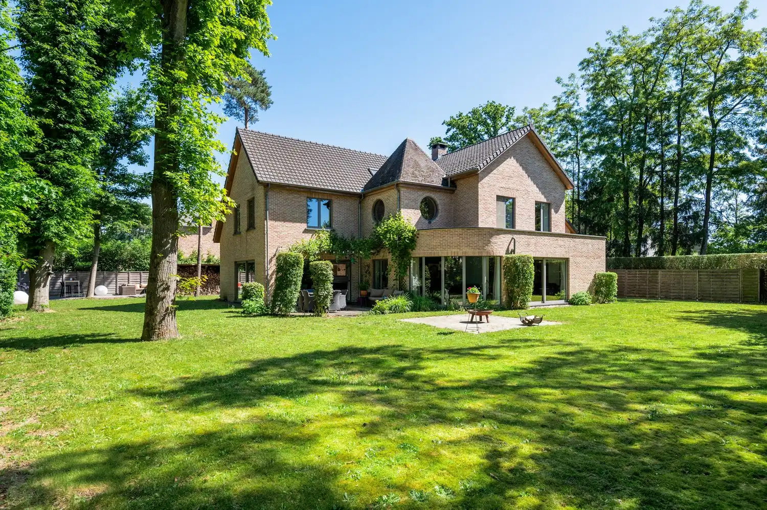 Energiezuinige villa met 4 slpkrs op ruim perceel (1503 m²) te Keerbergen foto {{pictureIndex}}