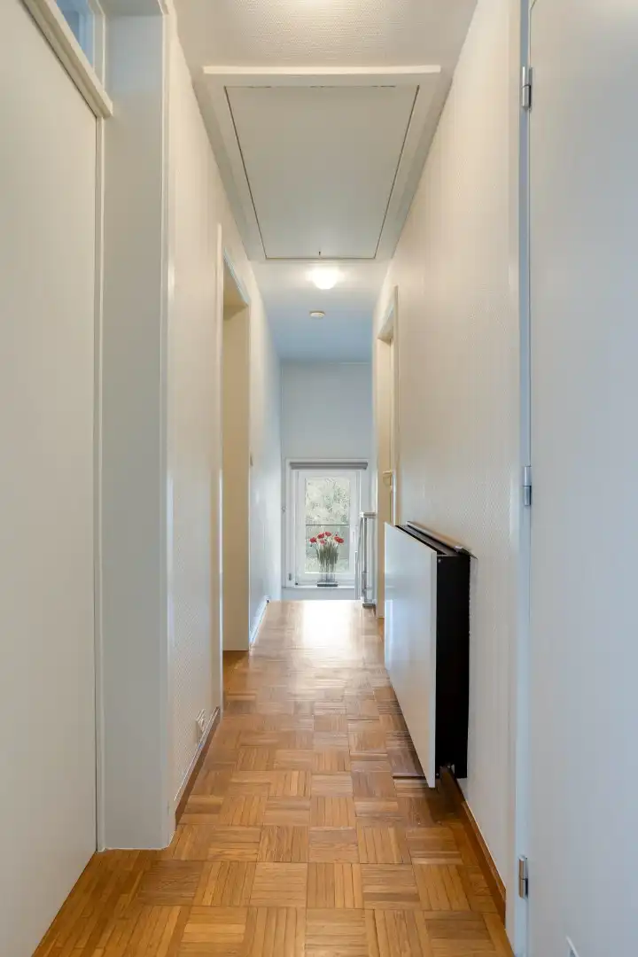 Open bebouwing met mooie tuin en 2 garages op topligging! foto 16