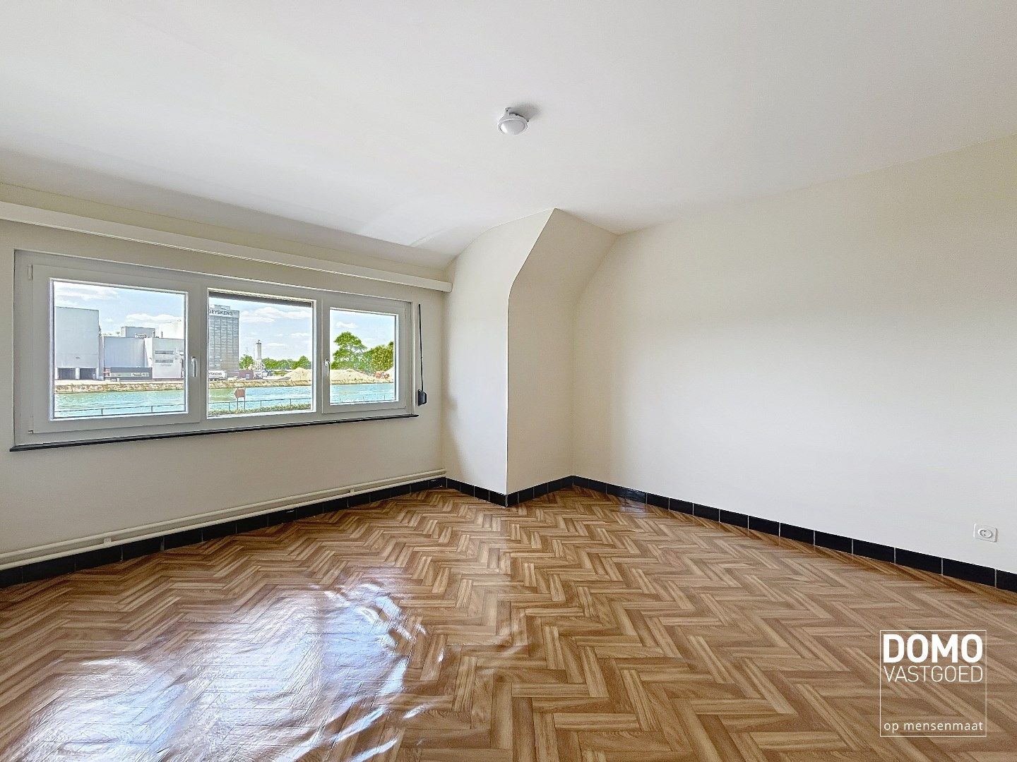 RUIME WONING MET TUIN, GARAGE & 3 SLAAPKAMERS RUSTIG GELEGEN LANGS HET KANAAL MET EPC C TE BERINGEN foto 19