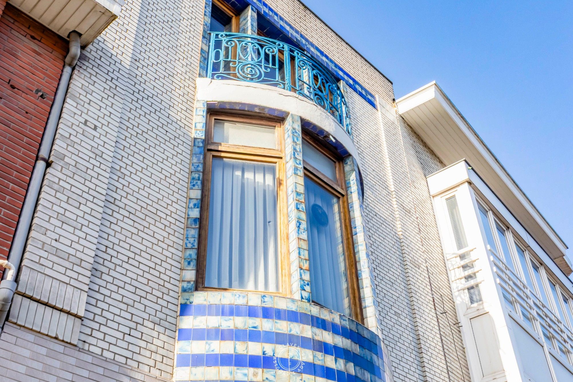 Art-deco woning met handelsruimte en garage foto 2