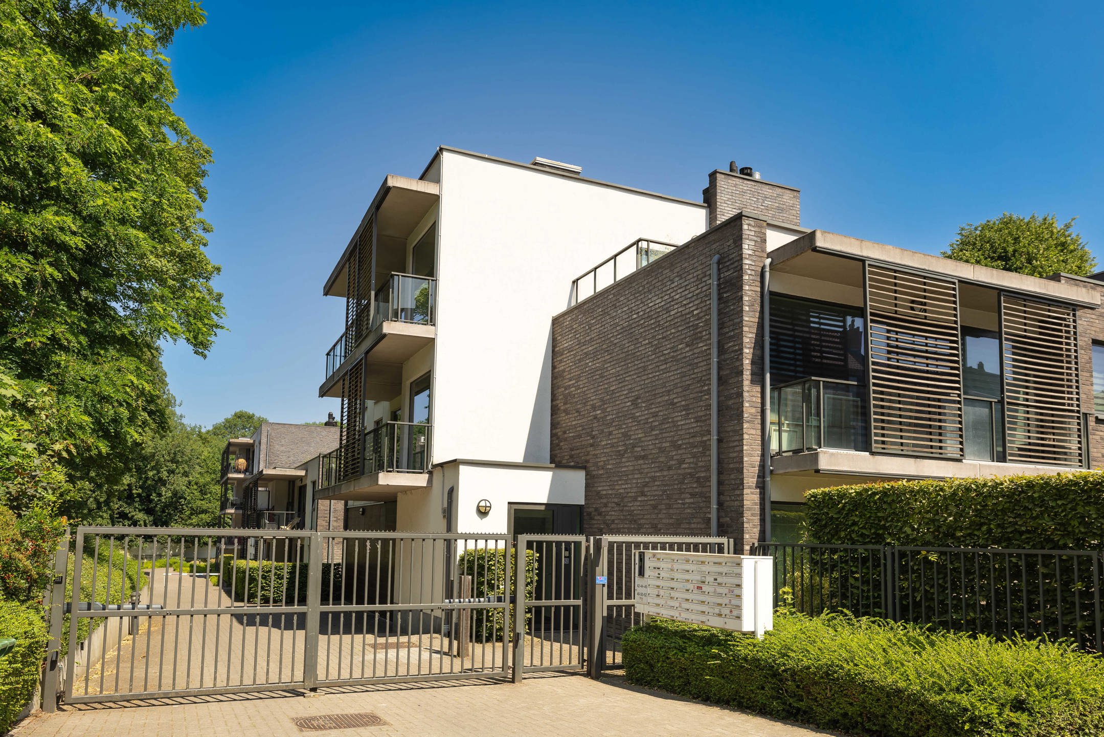 Appartement 3 slaapkamers ± 130 m² + tuin ± 200 m² + parkeerplaats foto 17