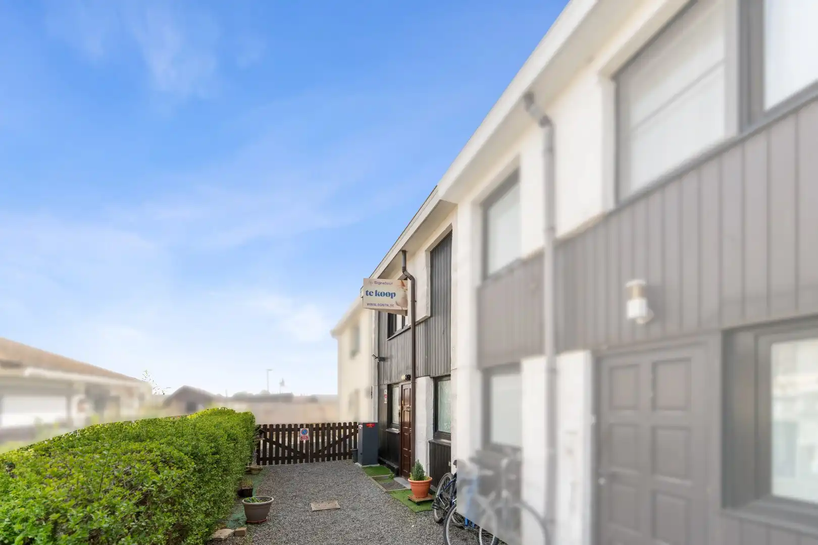 Hoofdfoto van de publicatie: Charmante rijwoning te koop in De Haan (Vosseslag) – ideale pied-à-terre aan de Belgische kust