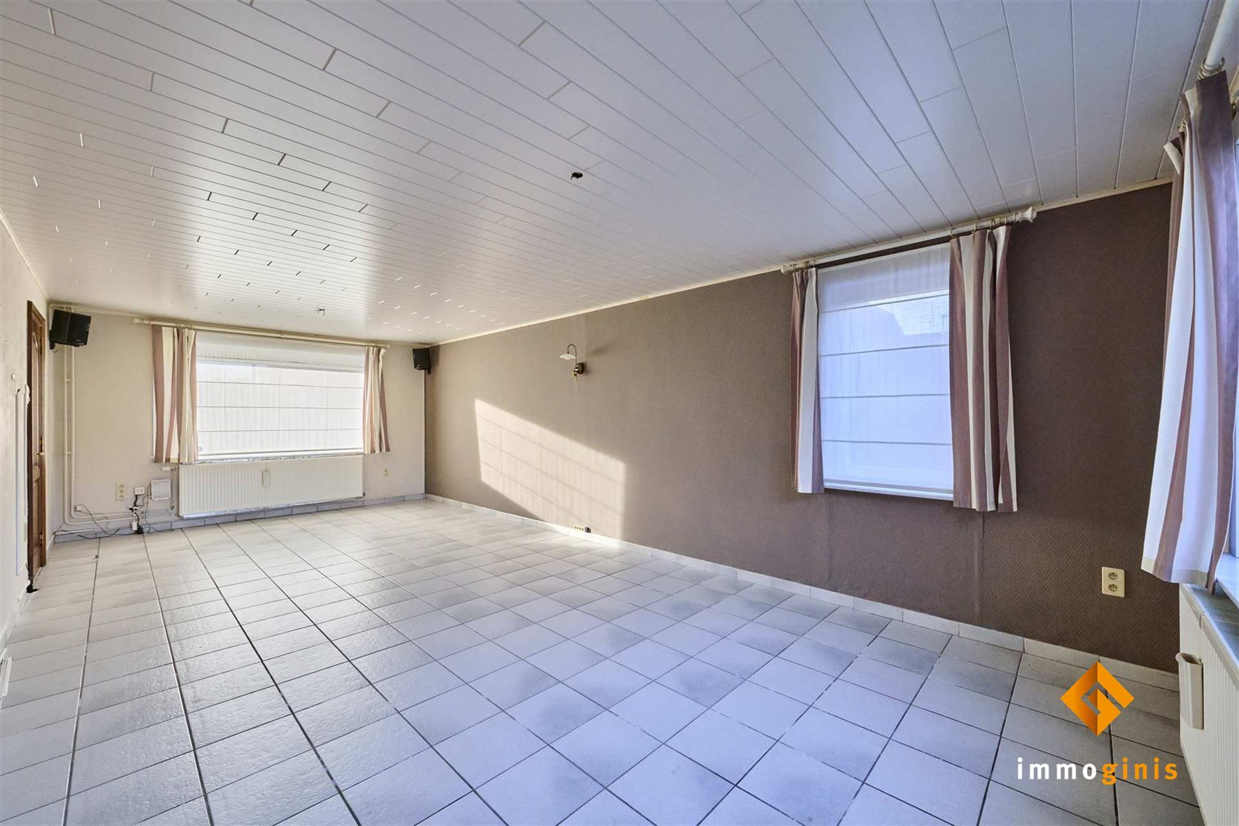 Zéér ruime woning met 5 slaapkamers en 2 badkamers op een ruim perceel van 12a40ca. Uitbreiding op zolder mogelijk! foto 5