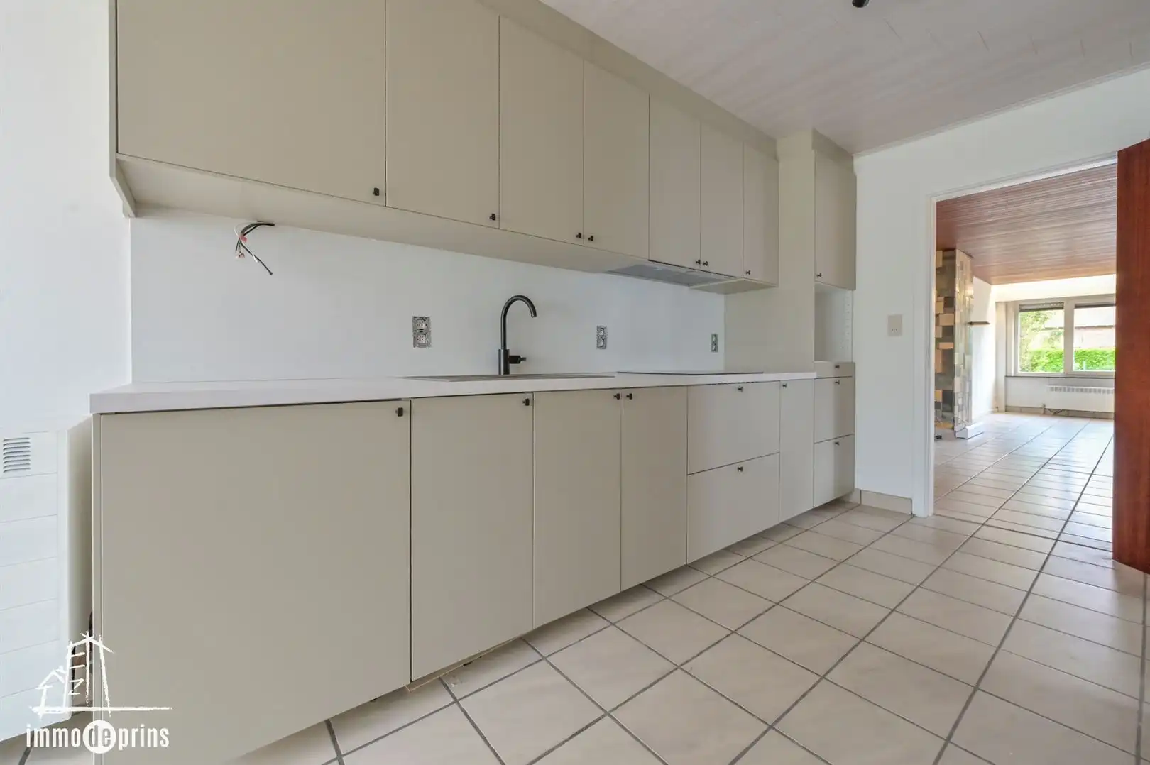 Halfopen gezinswoning met tuin en garage foto 7