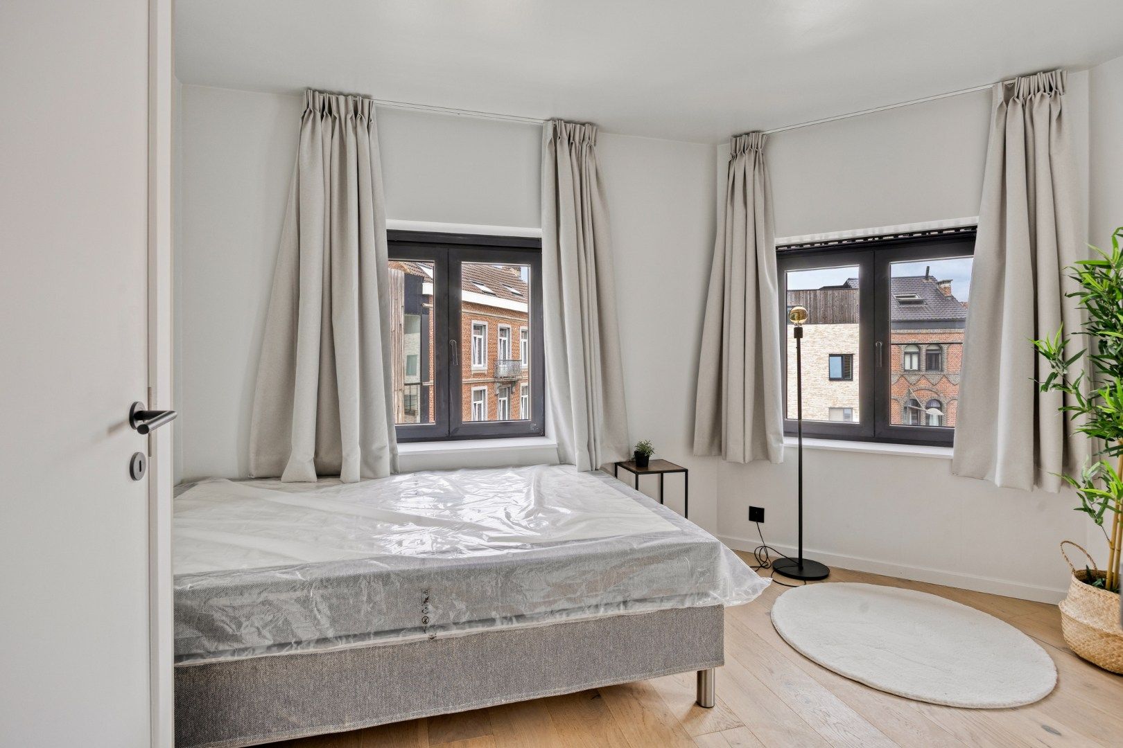 Volledig gerenoveerde en gemeubelde studentenkamers met privé-sanitair.  foto 6