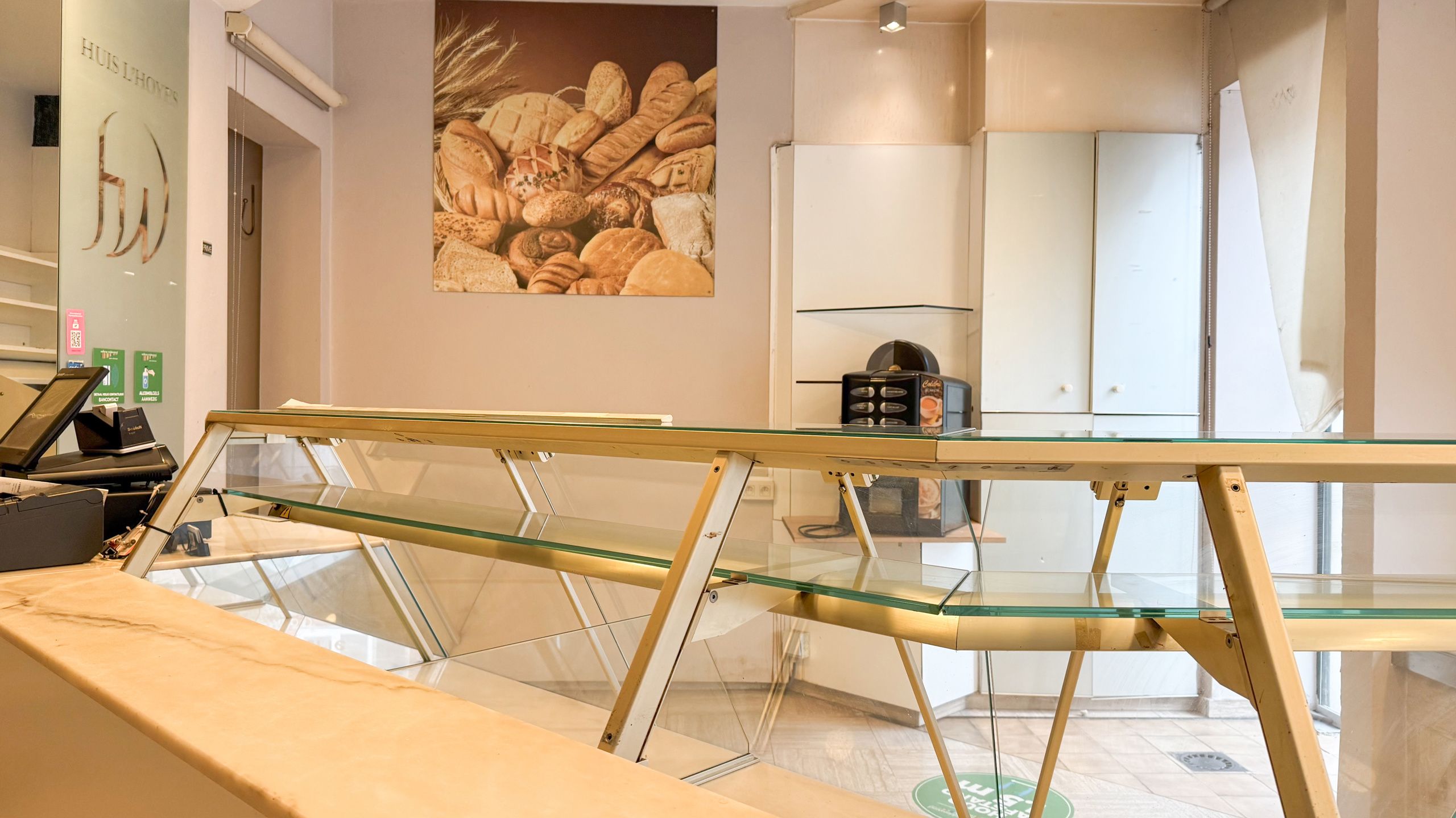 Handelspand met ingerichte bakkerij & appartement Wellen foto 9