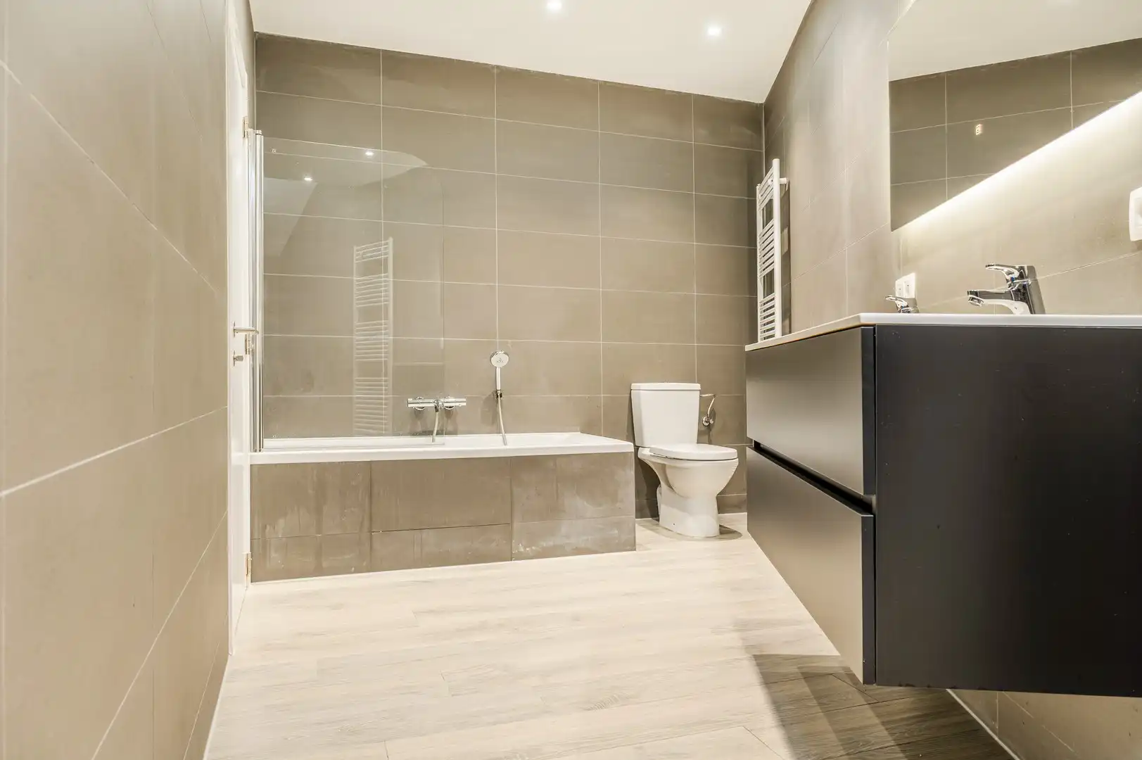 Ruime gezinswoning met 4 slaapkamers en stadstuin in Burcht! foto 16