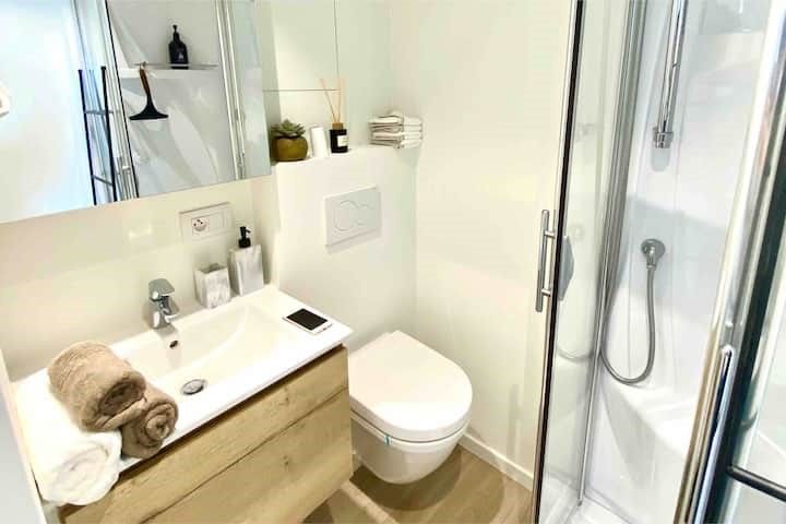 Prachtige zongerichte studio op het 9de verdiep met ruim terras en zicht op zee! foto 5