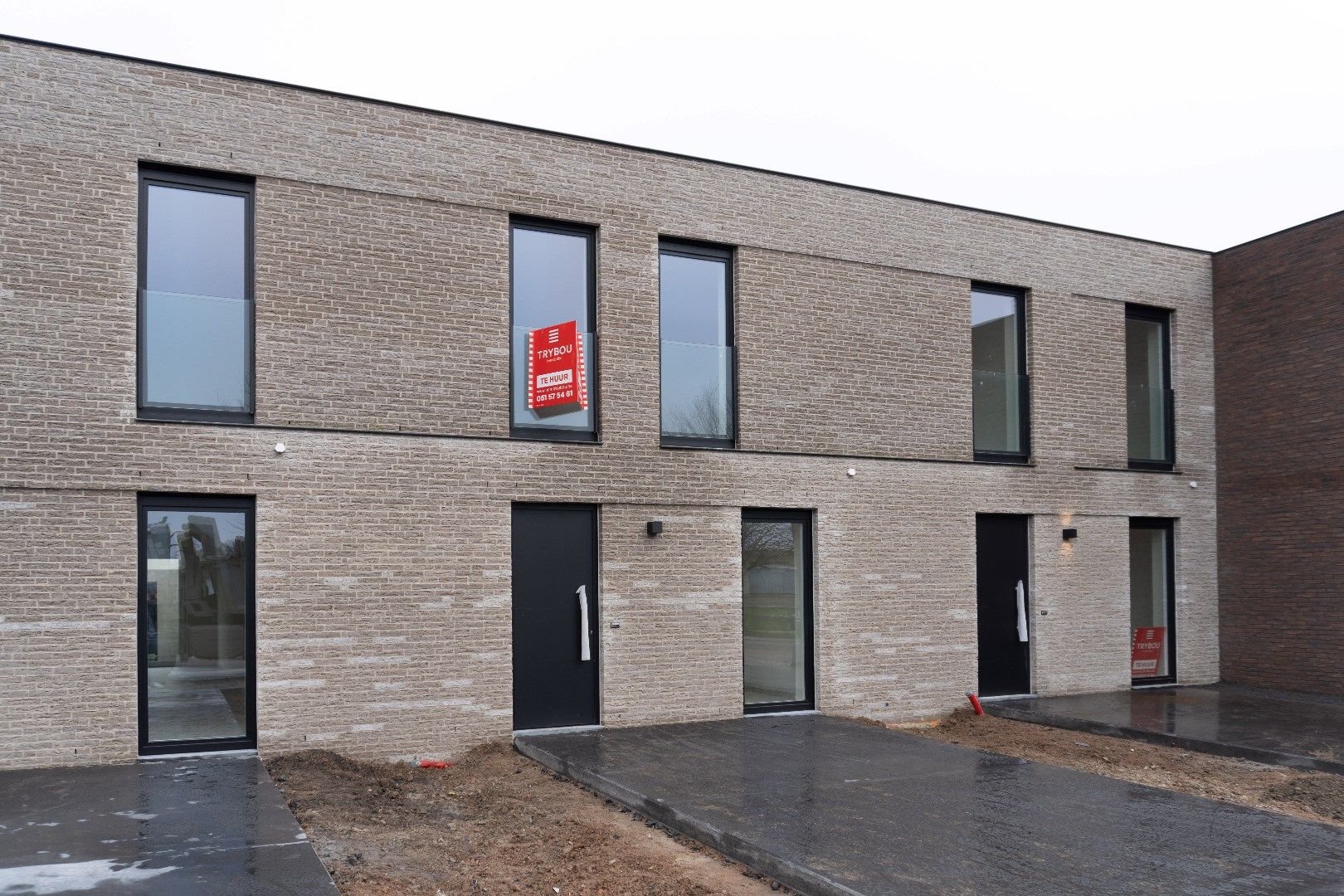 Ruime nieuwbouwwoning op goede ligging te Langemark-Poelkapelle foto {{pictureIndex}}