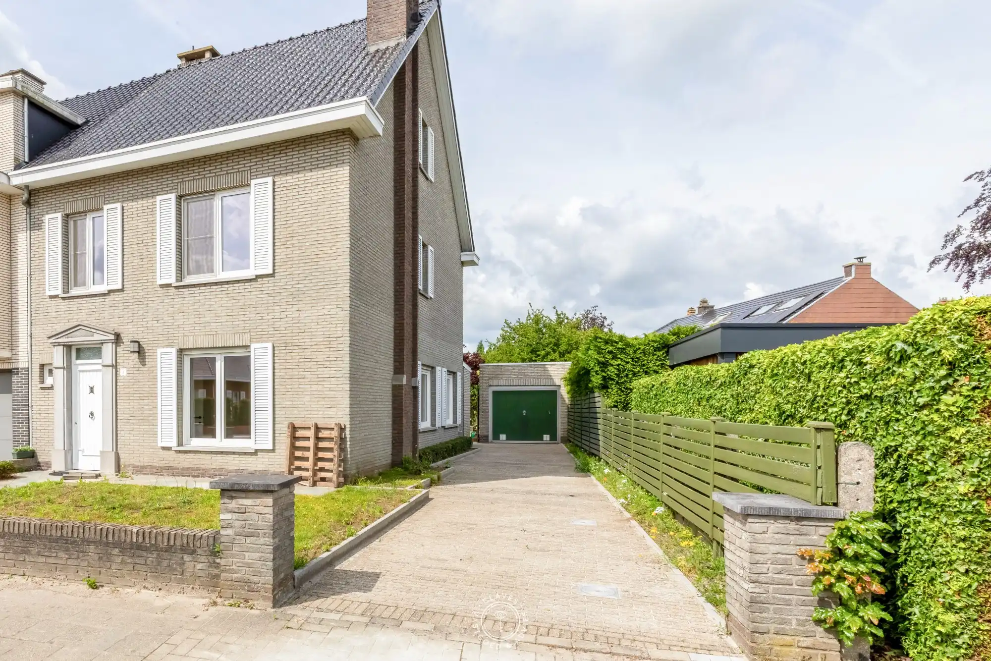 Instapklare gezinswoning met garage en tuin foto 19