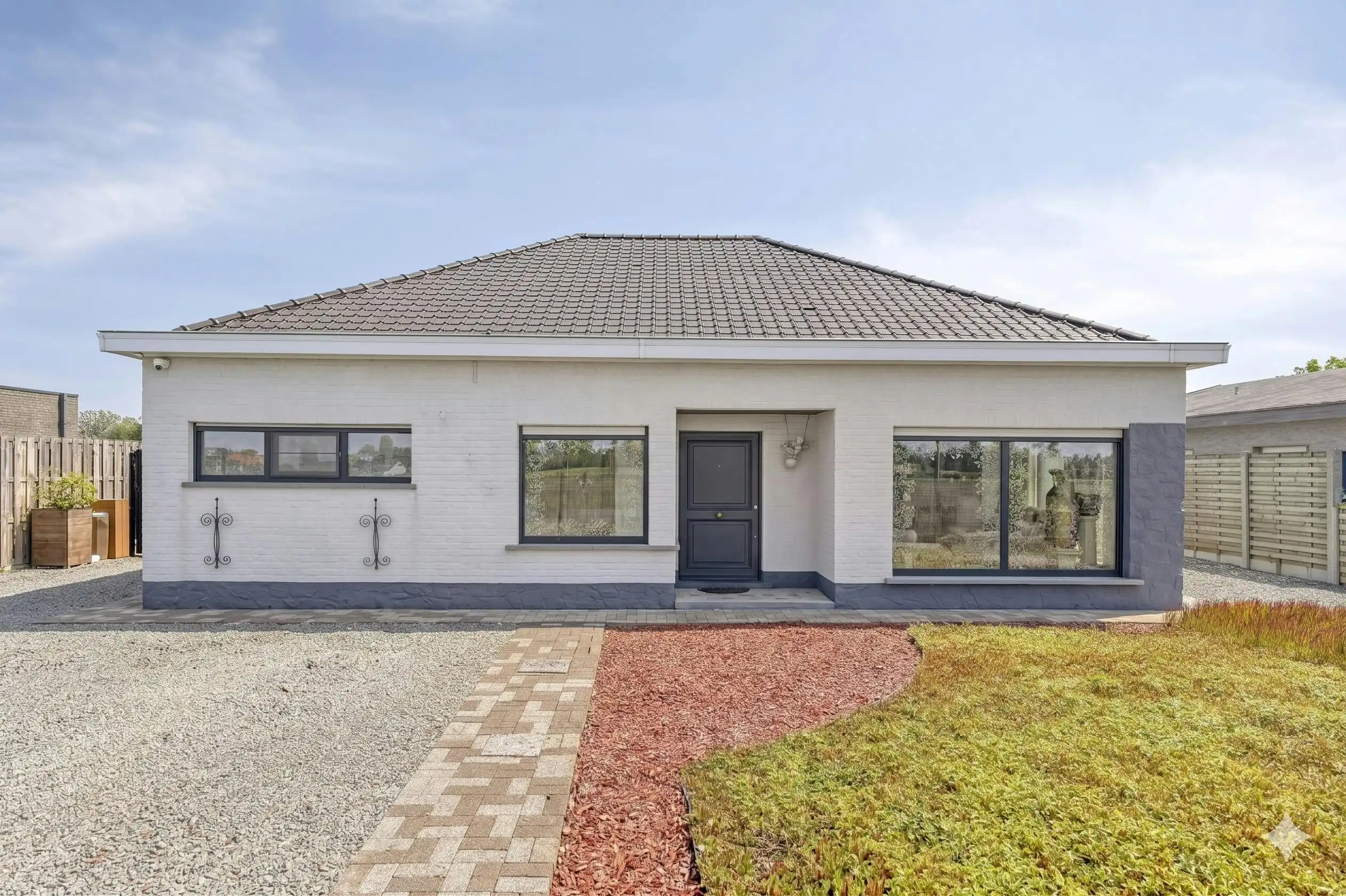 Gerenoveerde bungalow met zonnige tuin nabij Aalter foto 3