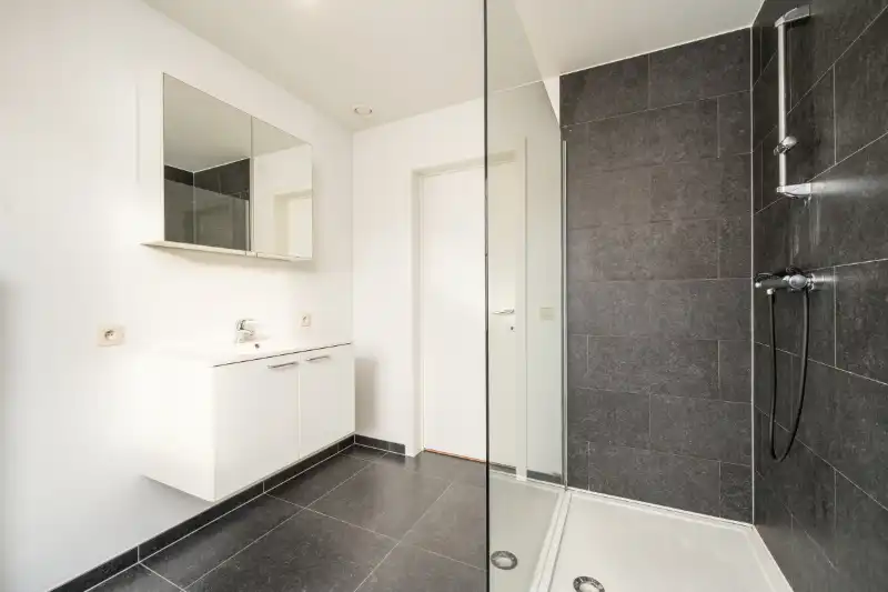 Gerenoveerde rijwoning te centrum Roeselare foto 9