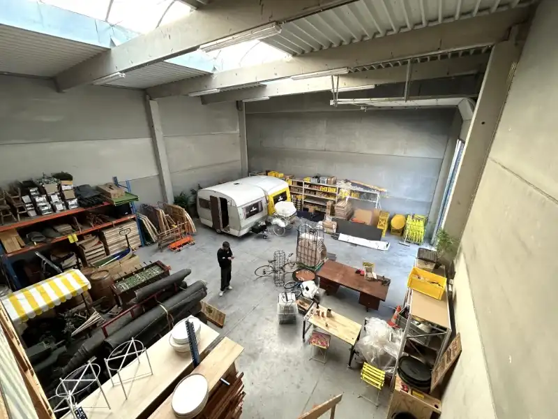 Recente KMO-unit (±187 m²) met 2 parkeerplaatsen – uitstekende ligging nabij E40 foto 2