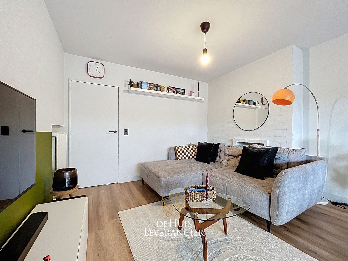 Gerenoveerd appartement met 2 slaapkamers, garagebox en berging te koop in Edegem foto 6