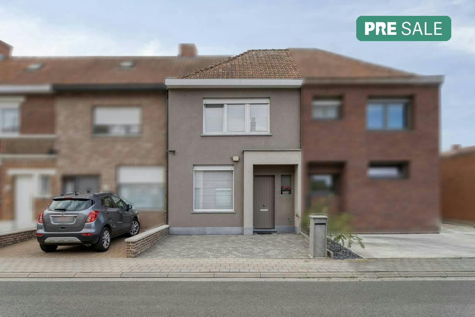 Hoofdfoto van de publicatie: Instapklare gezinswoning met gezellige tuin in Roeselare