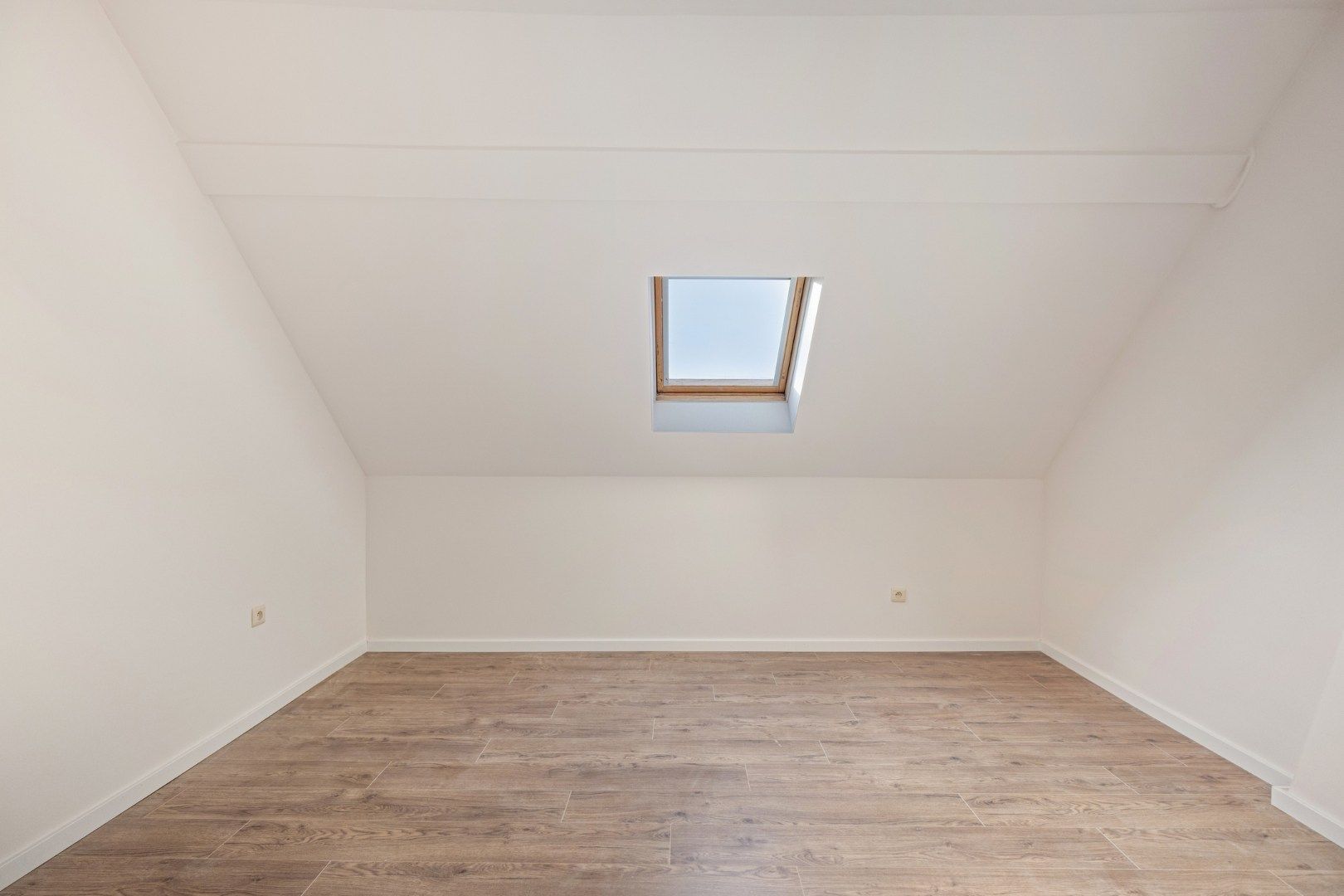 SCHELLEBELLE - Totaal gerenoveerde instapklare rijwoning! foto 9