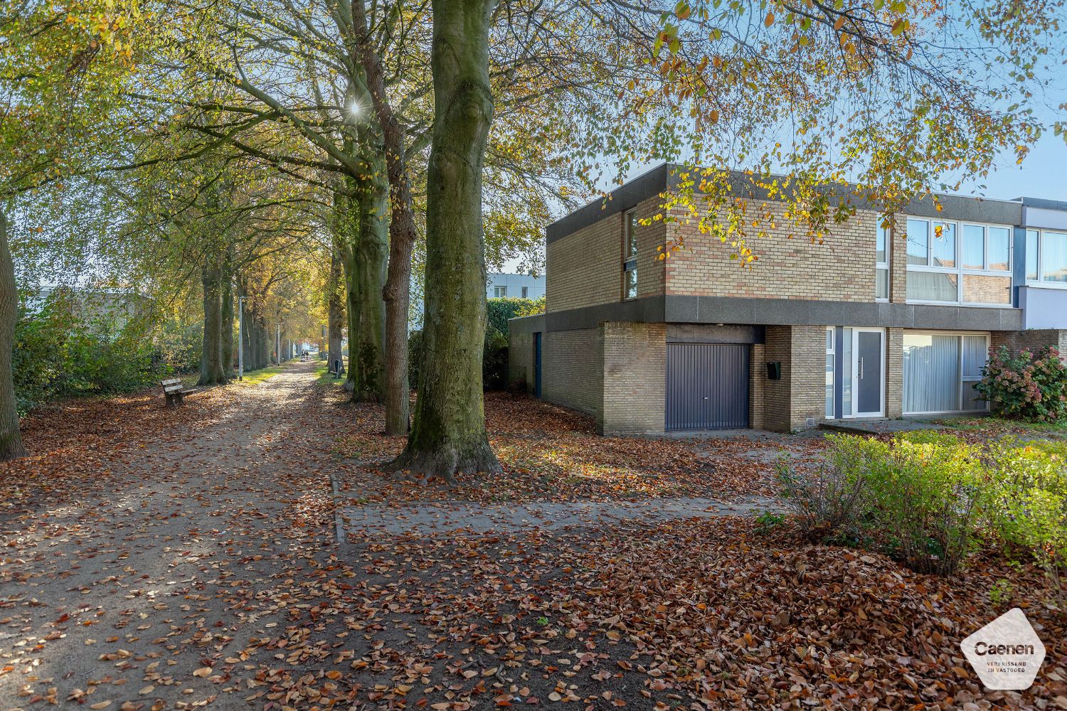 Hoofdfoto van de publicatie: Door groen omgeven te renoveren woning met 4 slaapkamers & garage te Sint-Michiels