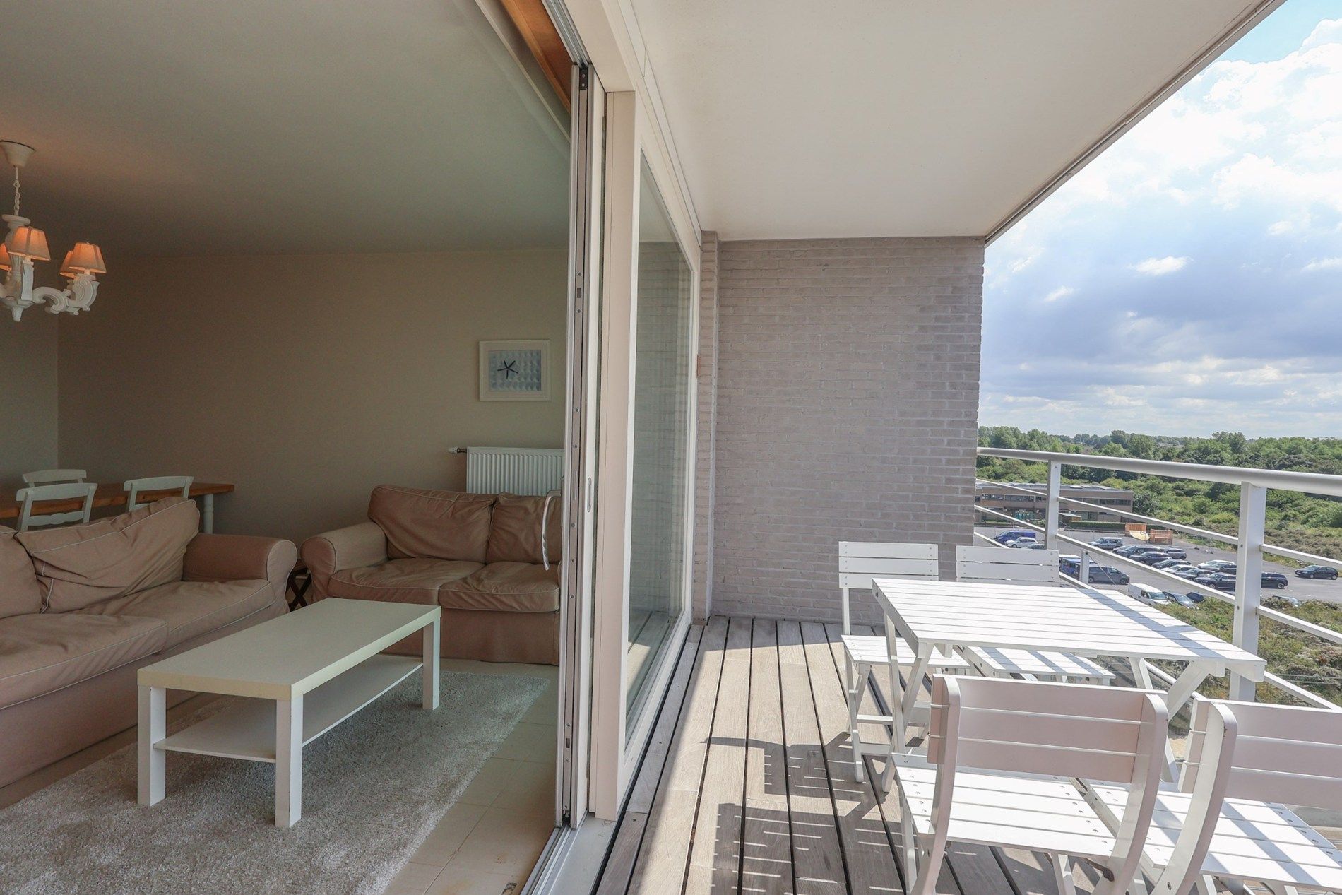Zonnig appartement met 2 slaapkamers en garage in Oostduinkerke foto 2