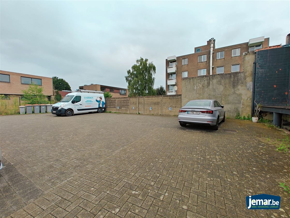 Handelspand met 8 parkeerplaatsen op een zeer zichtbare locatie in Maasmechelen foto 11