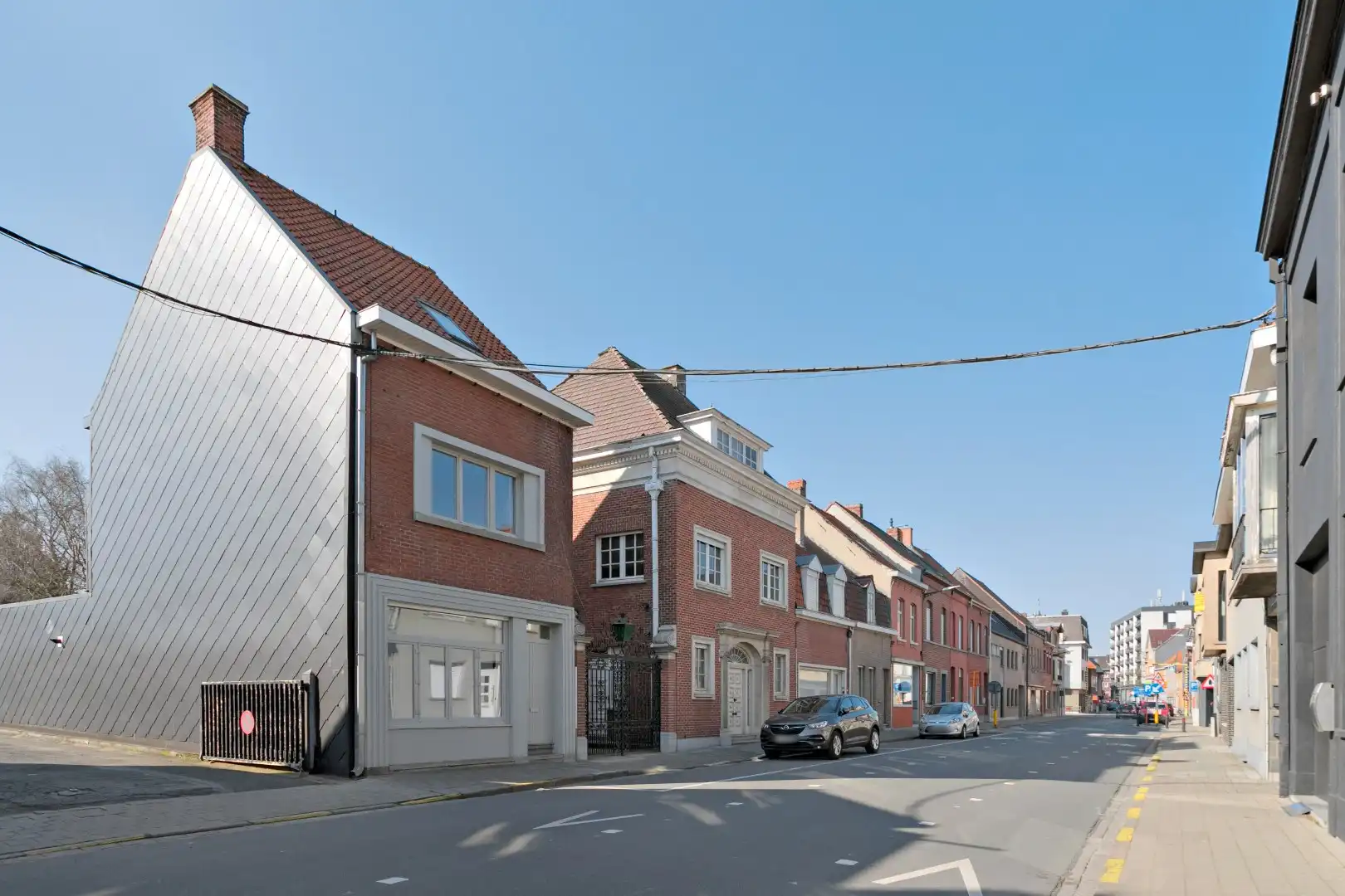 Stijlvolle gezinswoning met 3 slaapkamers en tuin. foto 2