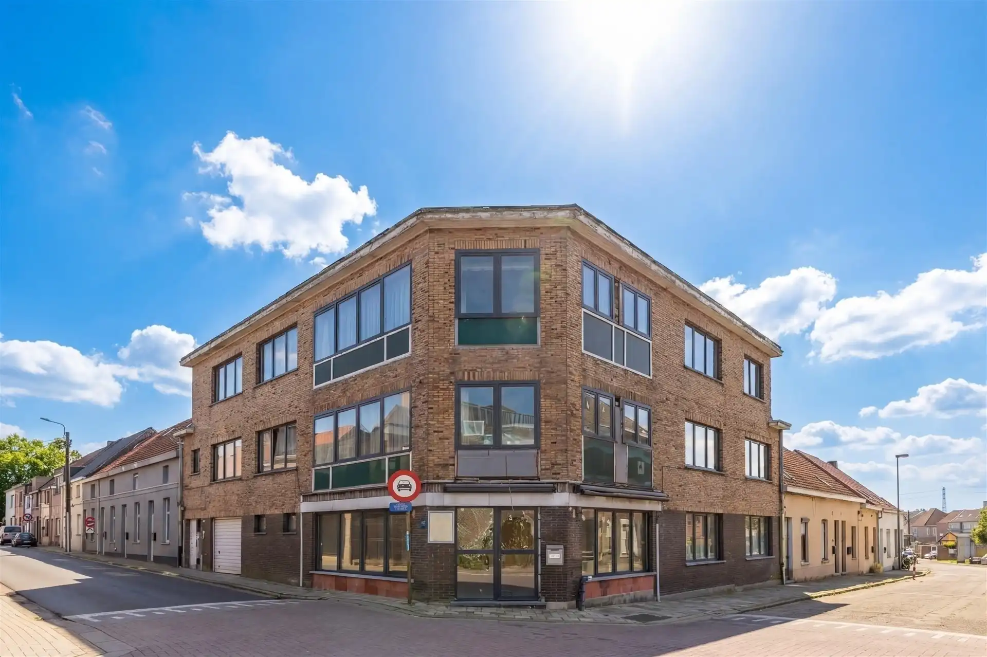 Building met 5 entiteiten en casco handelsruimte foto 2