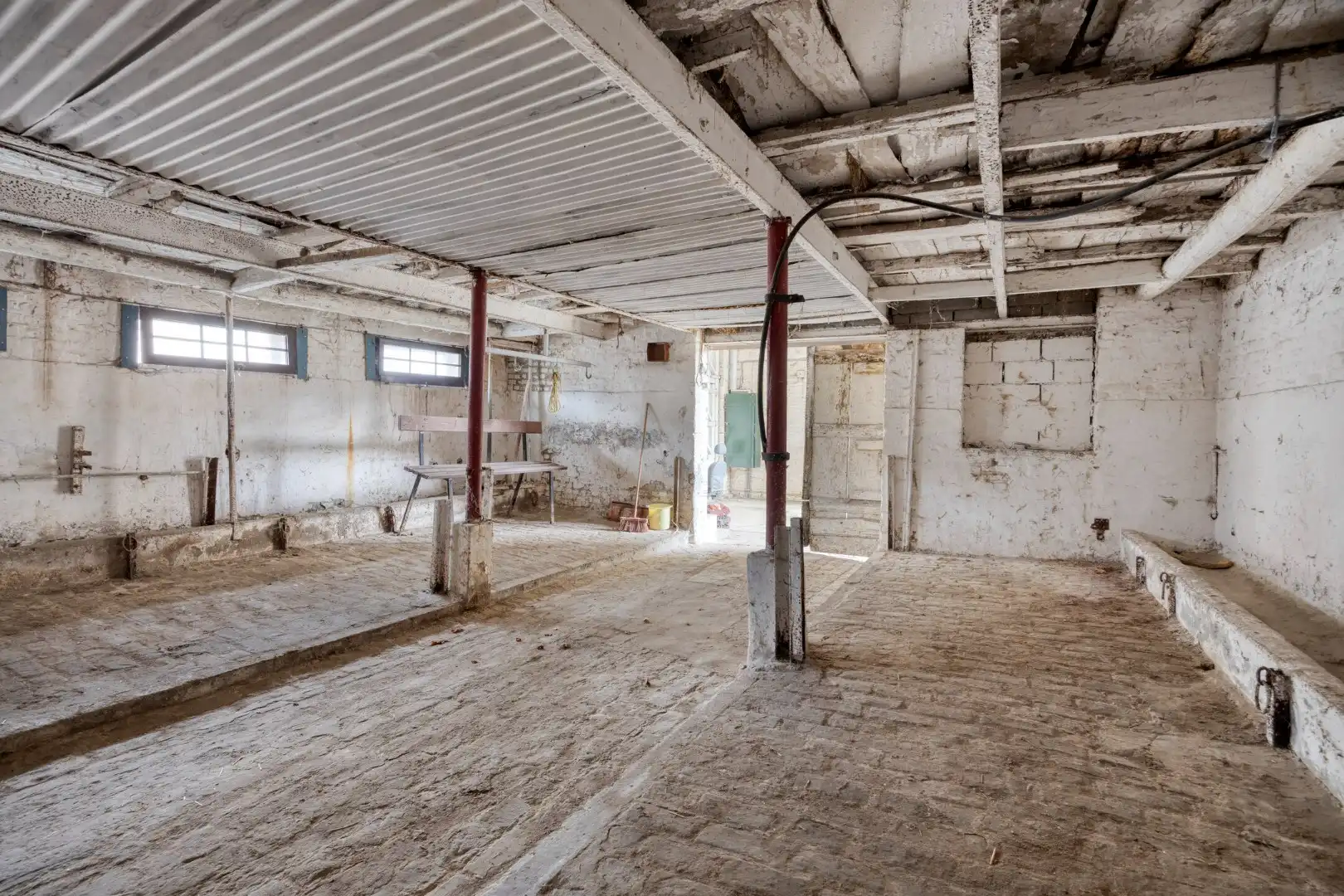 Hoeve met binnenkoer, stallen en tuin in landelijke dorpsligging te Nerem foto 25