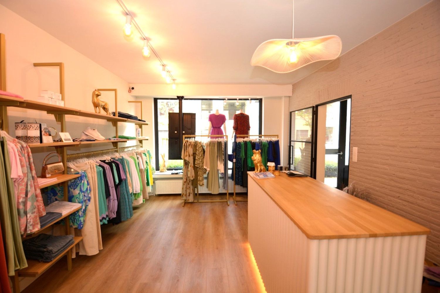HANDELSGELIJKVLOERS TE CENTRUM WOMMELGEM! foto 6